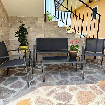 Il Fienile Di Manerba מנרבה דל גארדה